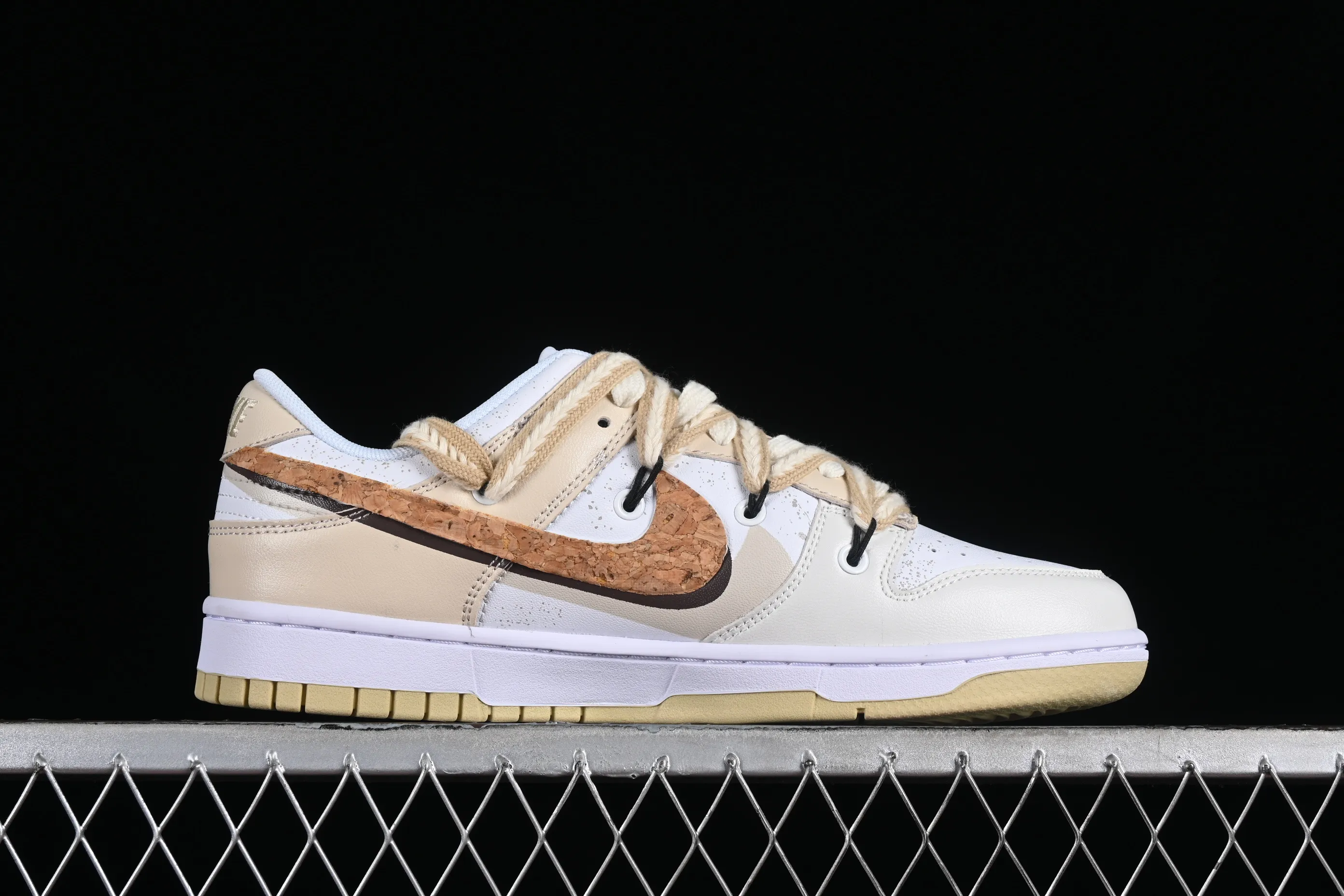All Categories Nk SB Dunk Series Nk SB Dunk Low Low-top Sneakers Nk Dunk Low Panda Prank Space Exploration-Interstellar Exploration Mocha SB Strap Low-top Casual Sneakers DV0833-100